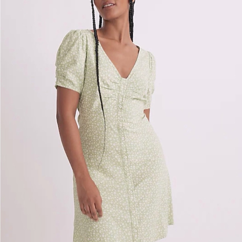 Madewell Dress: V-Neck Button Front Mini Dress, size 6. Light green/white flower